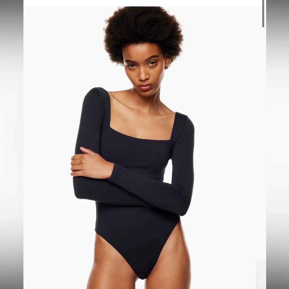 Aritzia Babaton Black Contour Squareneck Longsleeve Bodysuit